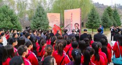 冯森龄先生艺术纪念碑在延安仙鹤岭落成