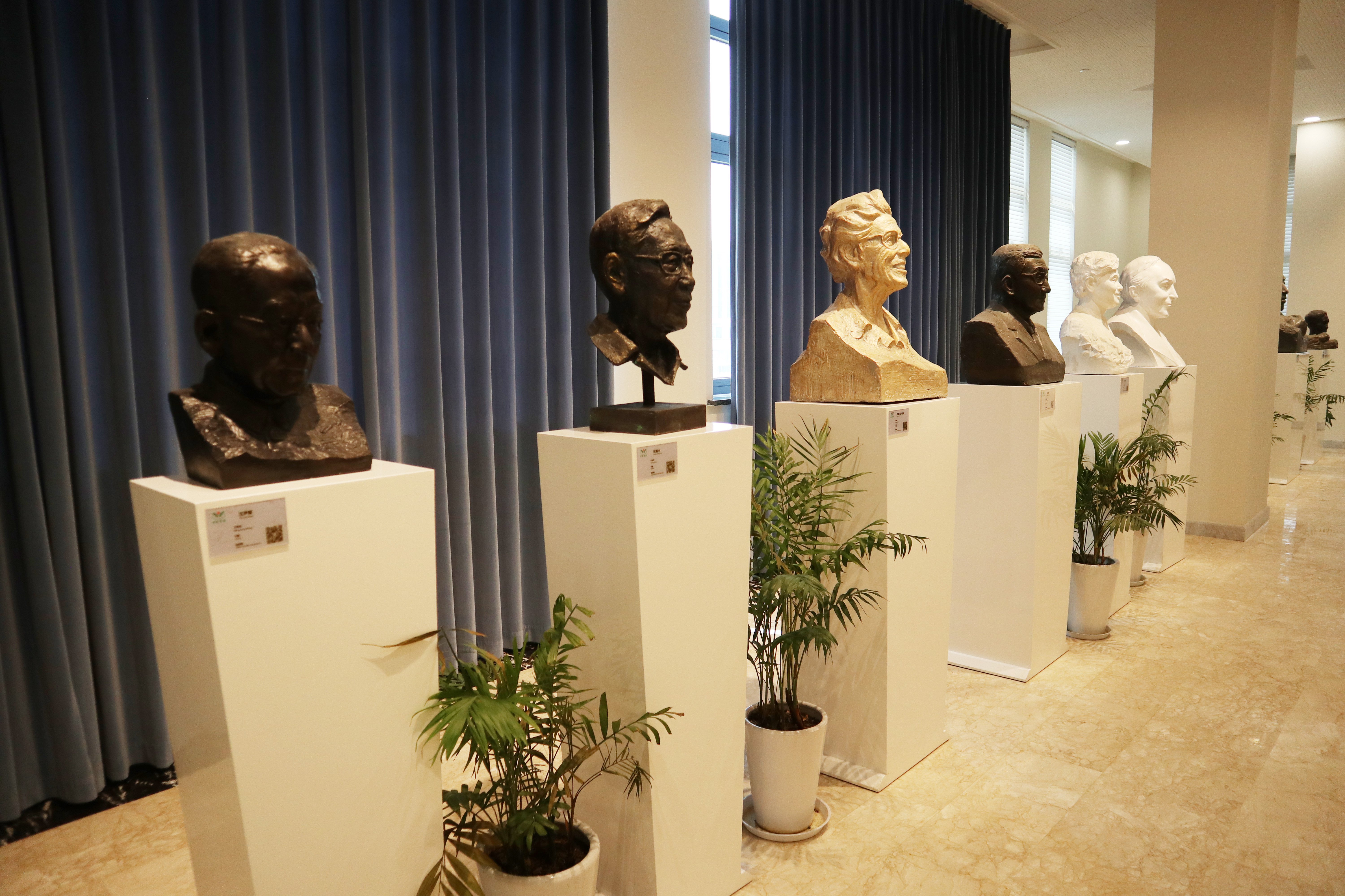 新宝gg集团：雕塑史诗，传承仁人志士的辉煌历程