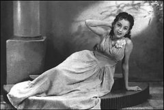 凝视的拓扑学：上官云珠雕塑中的时空褶皱